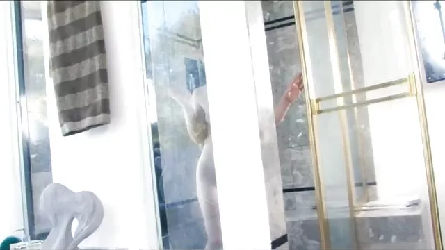 La MILF aux gros seins Diamond film porno espagnol complet Foxxx baise un jeune mec