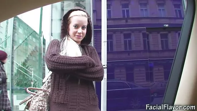 Une ado avale porno italien complet des inconnus au hasard puis se fait baiser